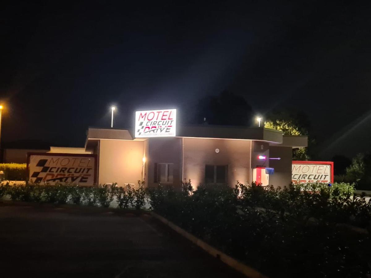 Motel Circuit Drive Cingia De' Botti Esterno foto