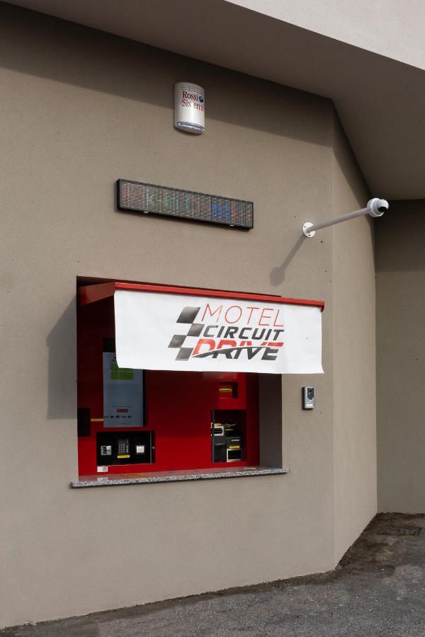 Motel Circuit Drive Cingia De' Botti Esterno foto