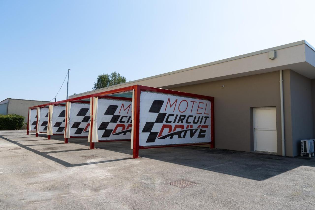 Motel Circuit Drive Cingia De' Botti Esterno foto