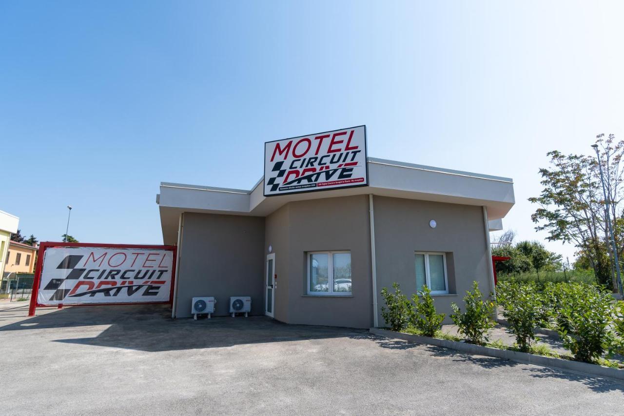Motel Circuit Drive Cingia De' Botti Esterno foto